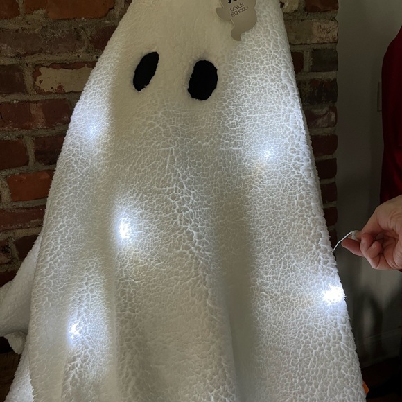 Goblins and ghouls 30 inch Sherpa light up ghost NWT great for Halloween - Picture 5 of 9